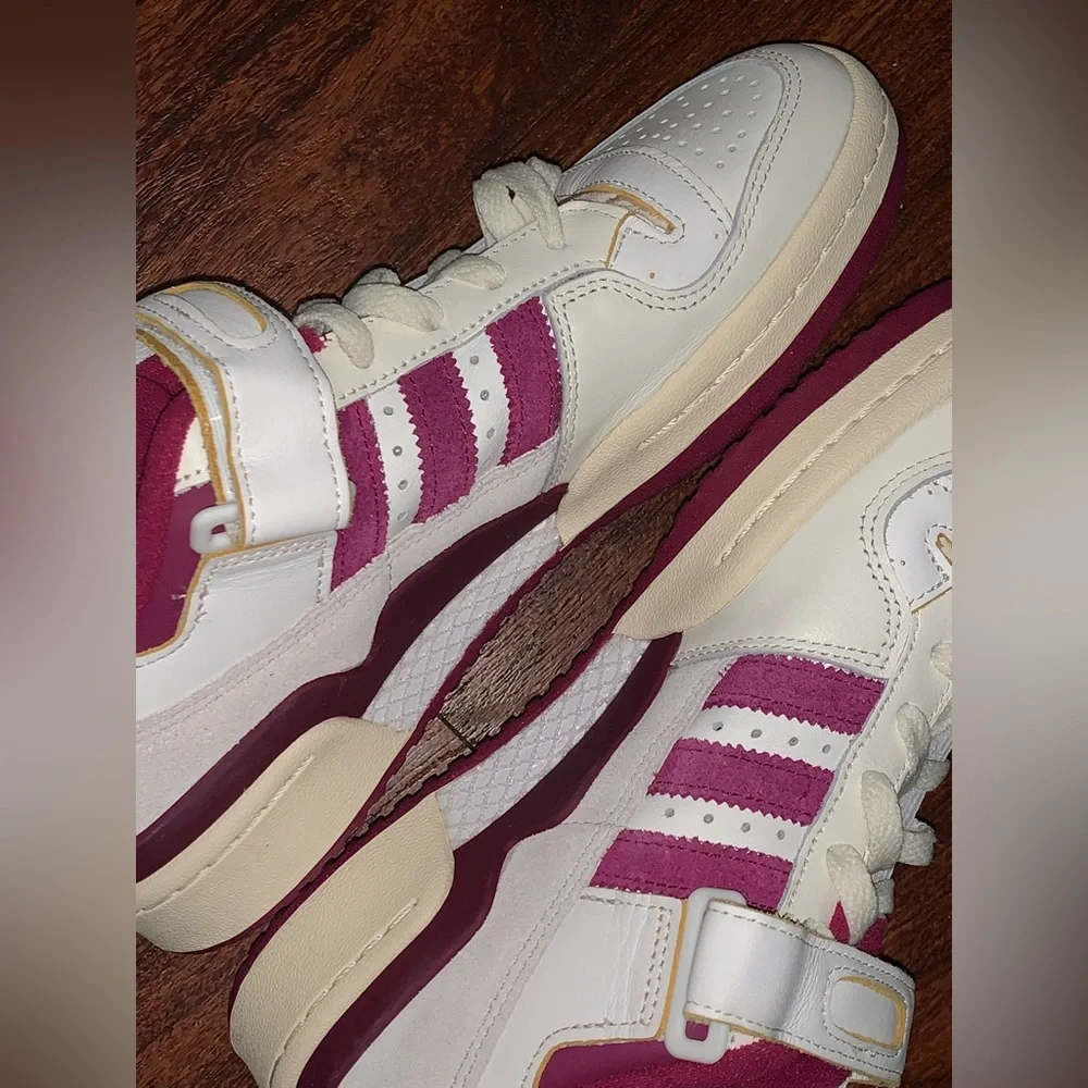 Adidas size 10 Forum 84 low